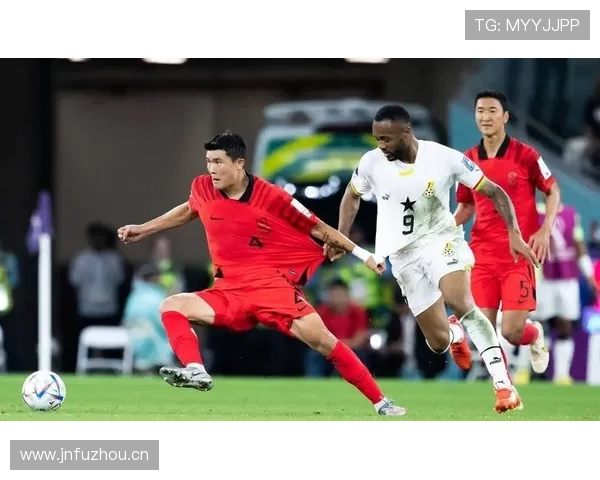 马尔蒂诺战术体系解析：高位逼抢与边路进攻的融合