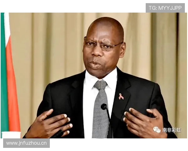 特里皮尔与阿什拉夫：经验型与速度型边卫对比