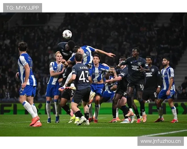 切尔西大规模引援持续引争议,对球队稳定表现与赛季竞争产生双重影响 切尔西大规模引援持续引争议,对球队稳定表现与赛季竞争产生双重影响